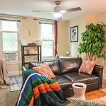 Chic 4Br Dwelling With Backyard In Philadelphia