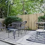 Chic 4Br Dwelling With Backyard In Philadelphia