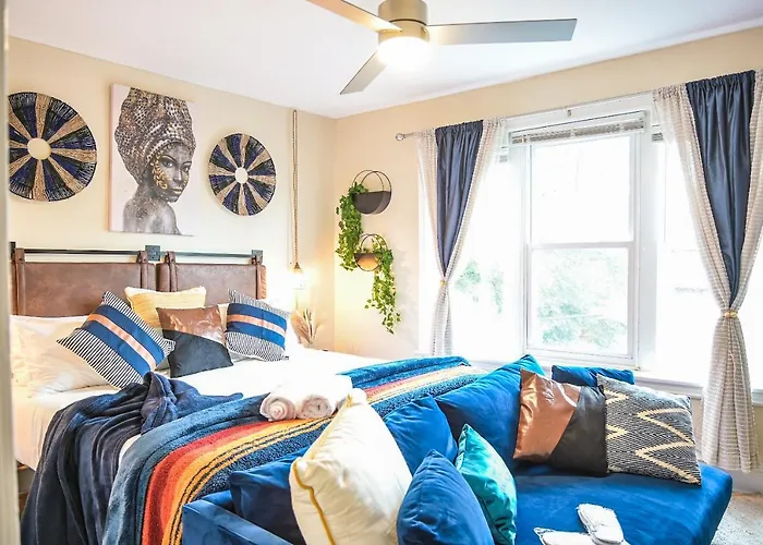 Chic 4Br Dwelling With Backyard In Philadelphia