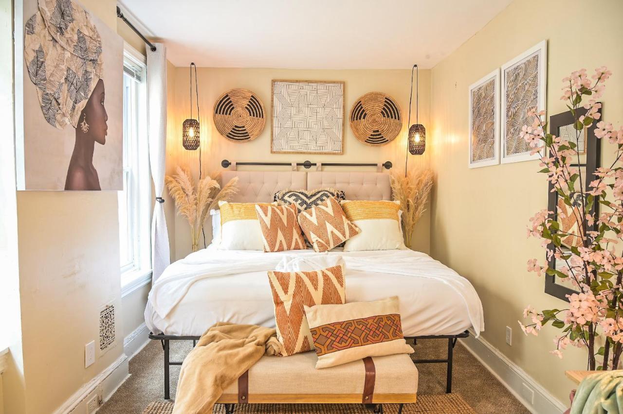 Chic 4br Dwelling With Backyard In * Philadelphia