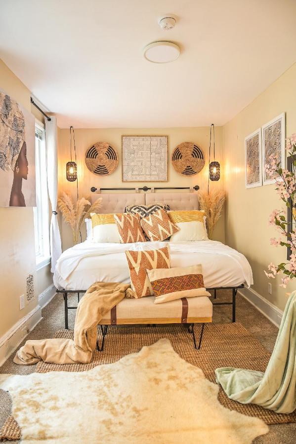 Chic 4br Dwelling With Backyard In Apartment Philadelphia