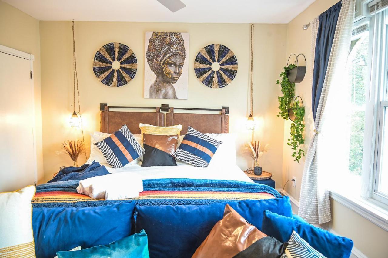 Chic 4br Dwelling With Backyard In Apartment