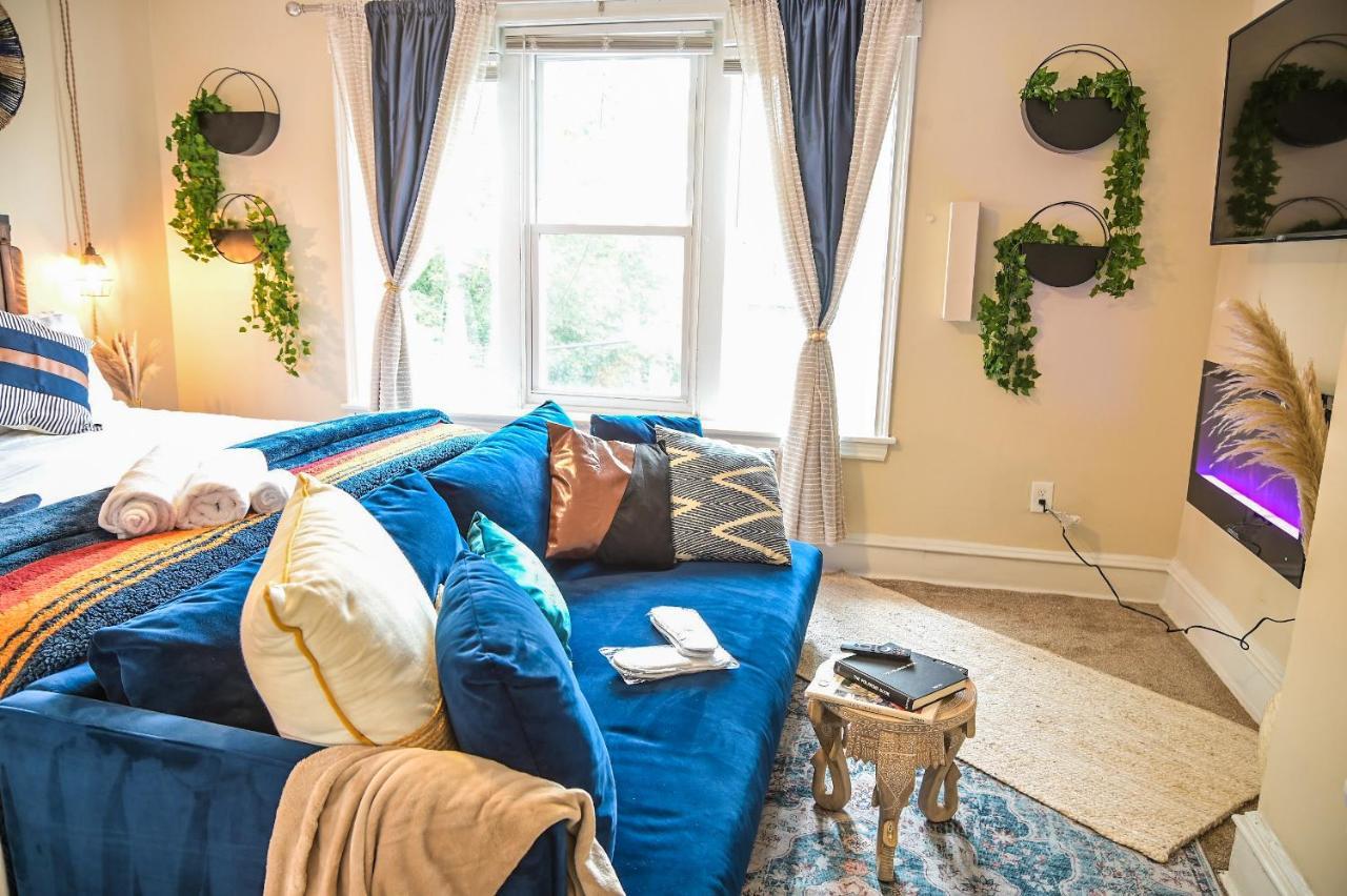 Chic 4br Dwelling With Backyard In Apartment Philadelphia