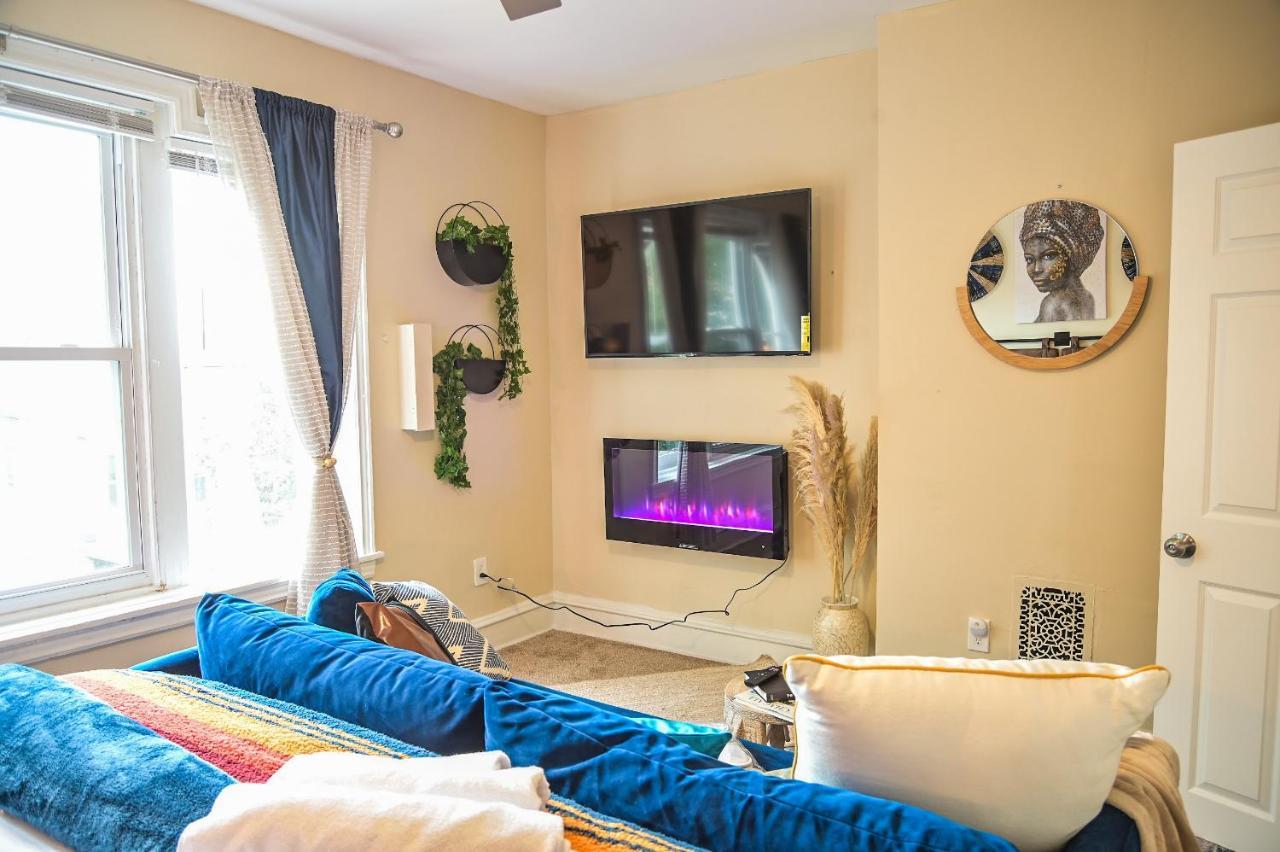 Chic 4br Dwelling With Backyard In Apartment