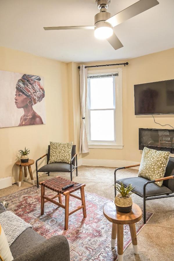 Apartment Chic 4br Dwelling With Backyard In *