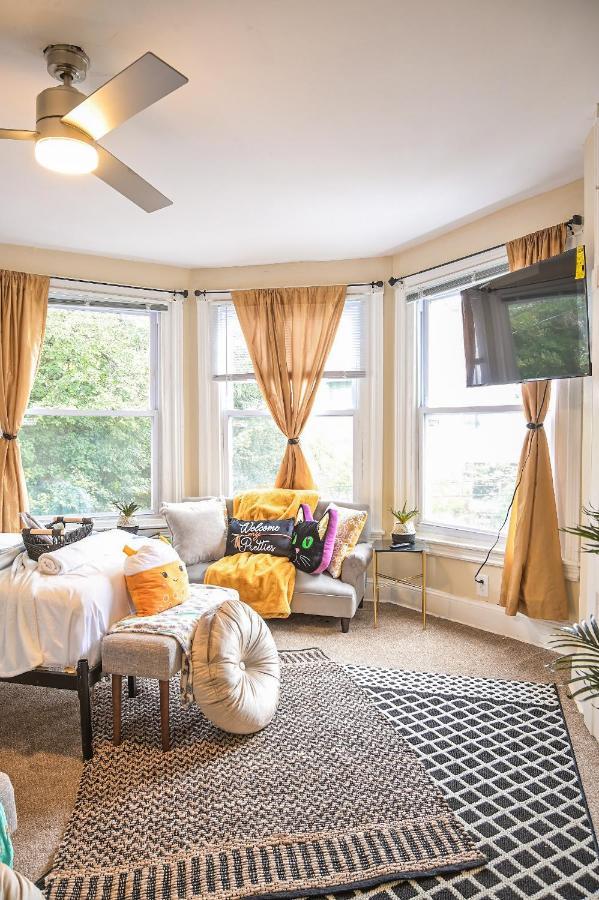 Chic 4br Dwelling With Backyard In Apartment