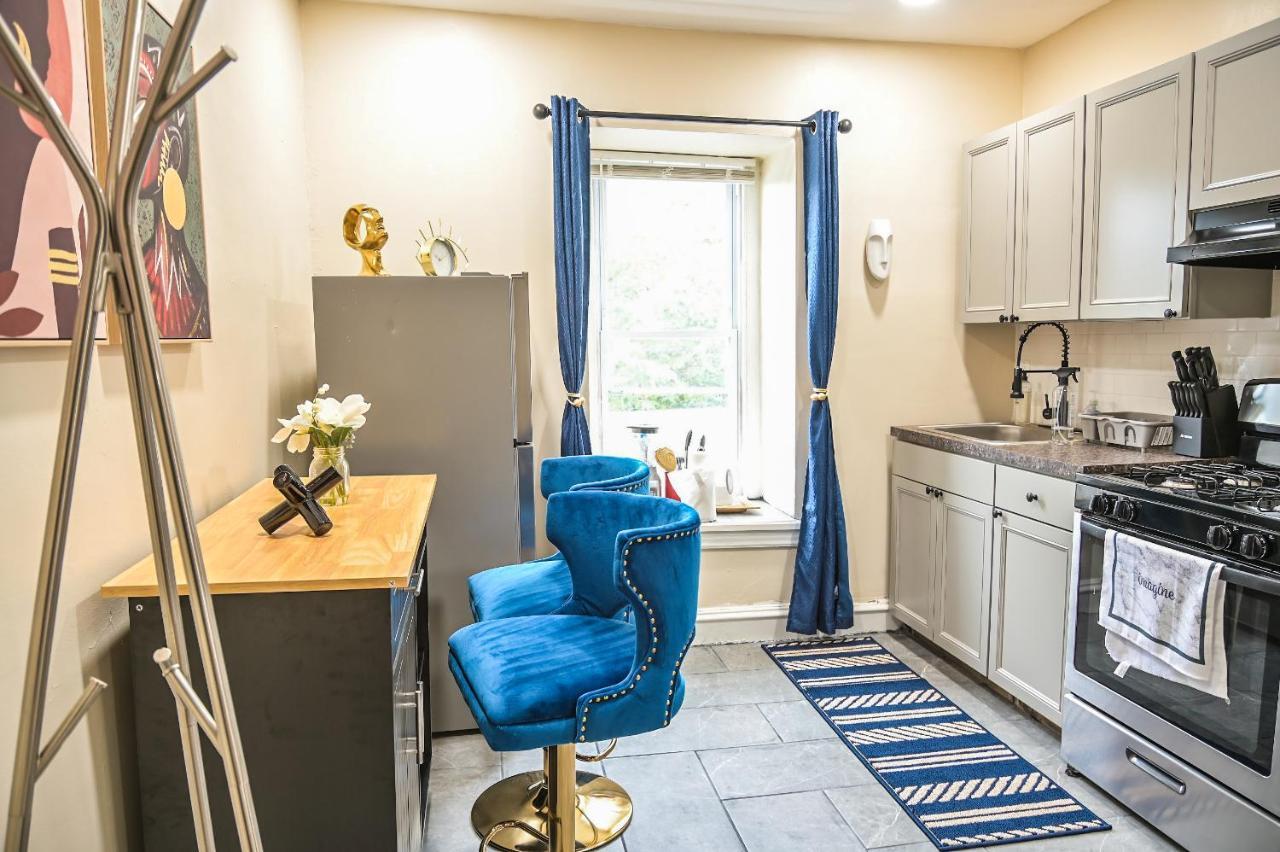 Apartment Chic 4br Dwelling With Backyard In Philadelphia