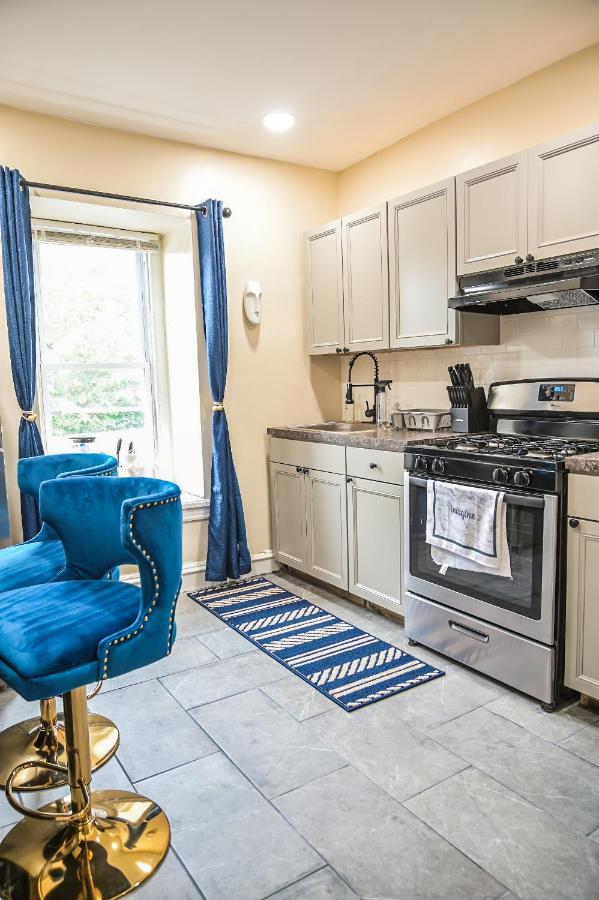 Apartment Chic 4br Dwelling With Backyard In