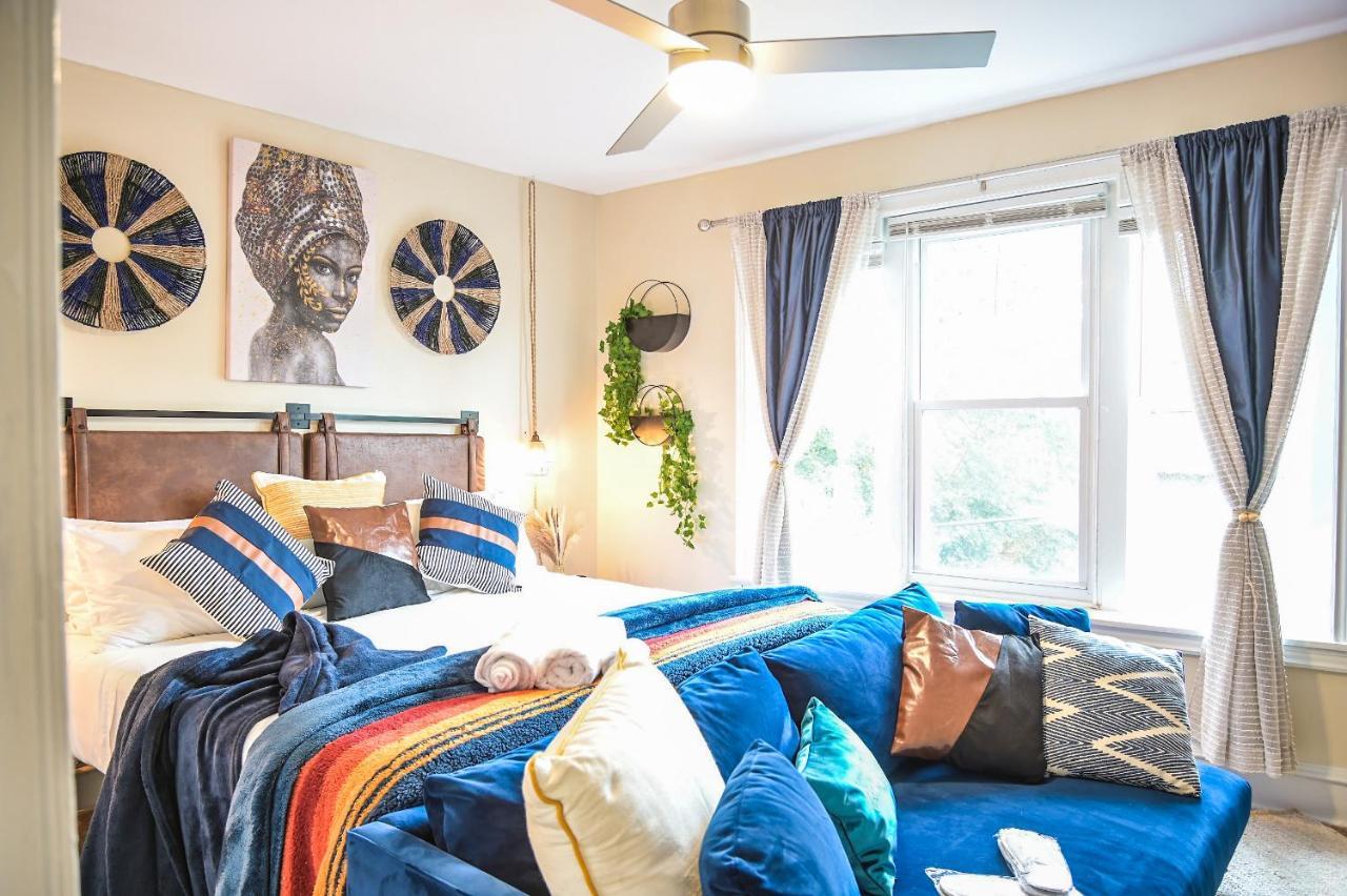 Chic 4br Dwelling With Backyard In Philadelphia