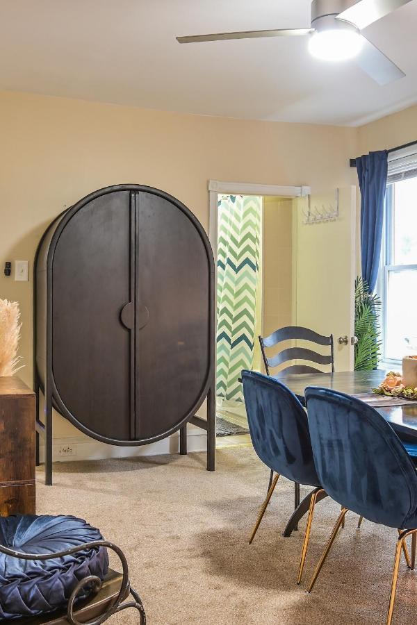 Chic 4br Dwelling With Backyard In *