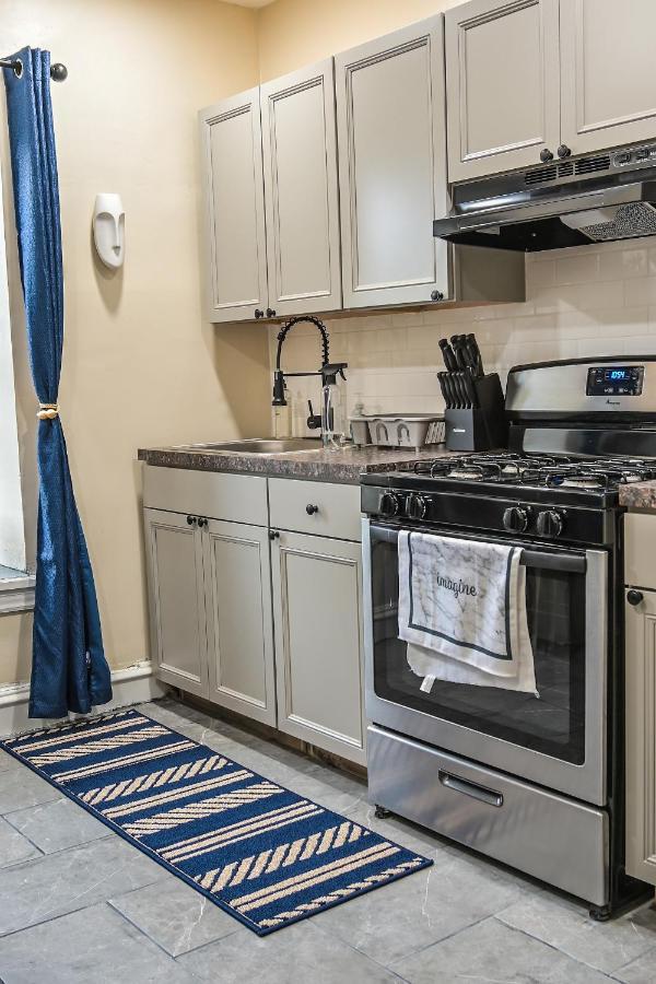 Apartment Chic 4br Dwelling With Backyard In Philadelphia
