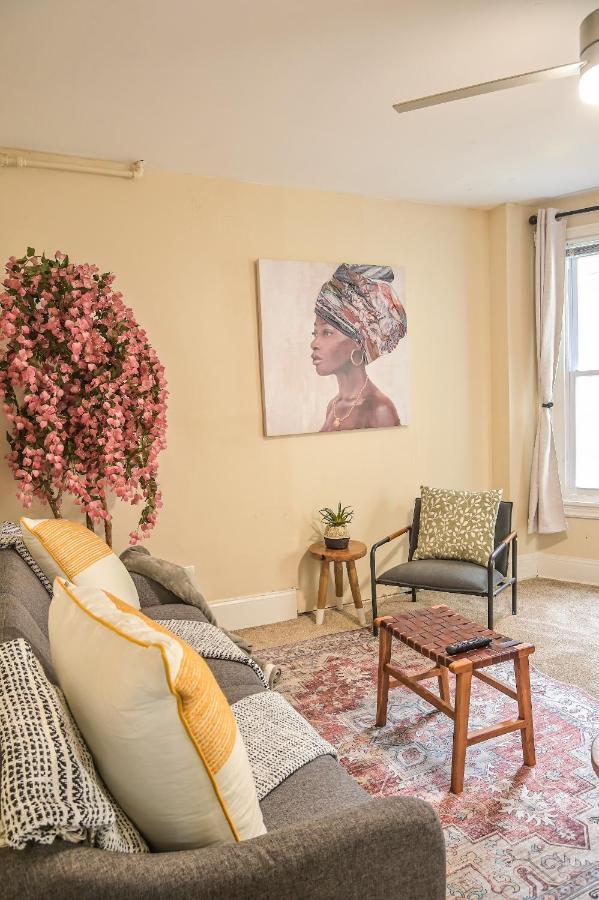 Chic 4br Dwelling With Backyard In * Philadelphia