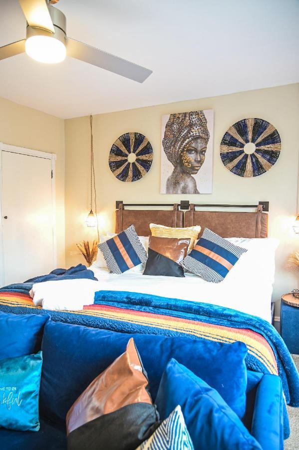 Apartment Chic 4br Dwelling With Backyard In