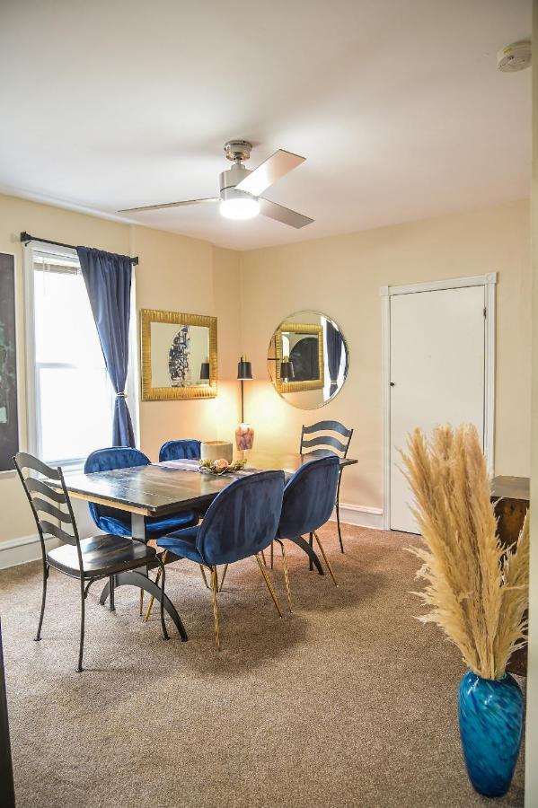Chic 4br Dwelling With Backyard In Apartment Philadelphia