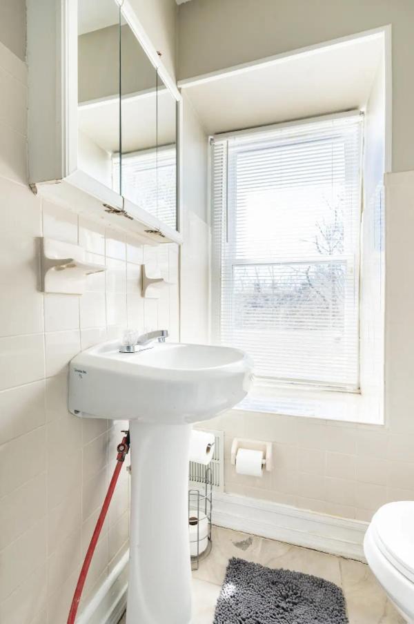 Chic 4br Dwelling With Backyard In * Philadelphia