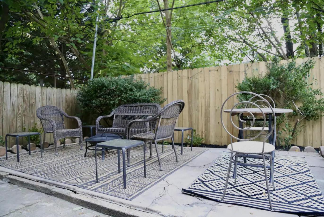 Apartment Chic 4br Dwelling With Backyard In Philadelphia